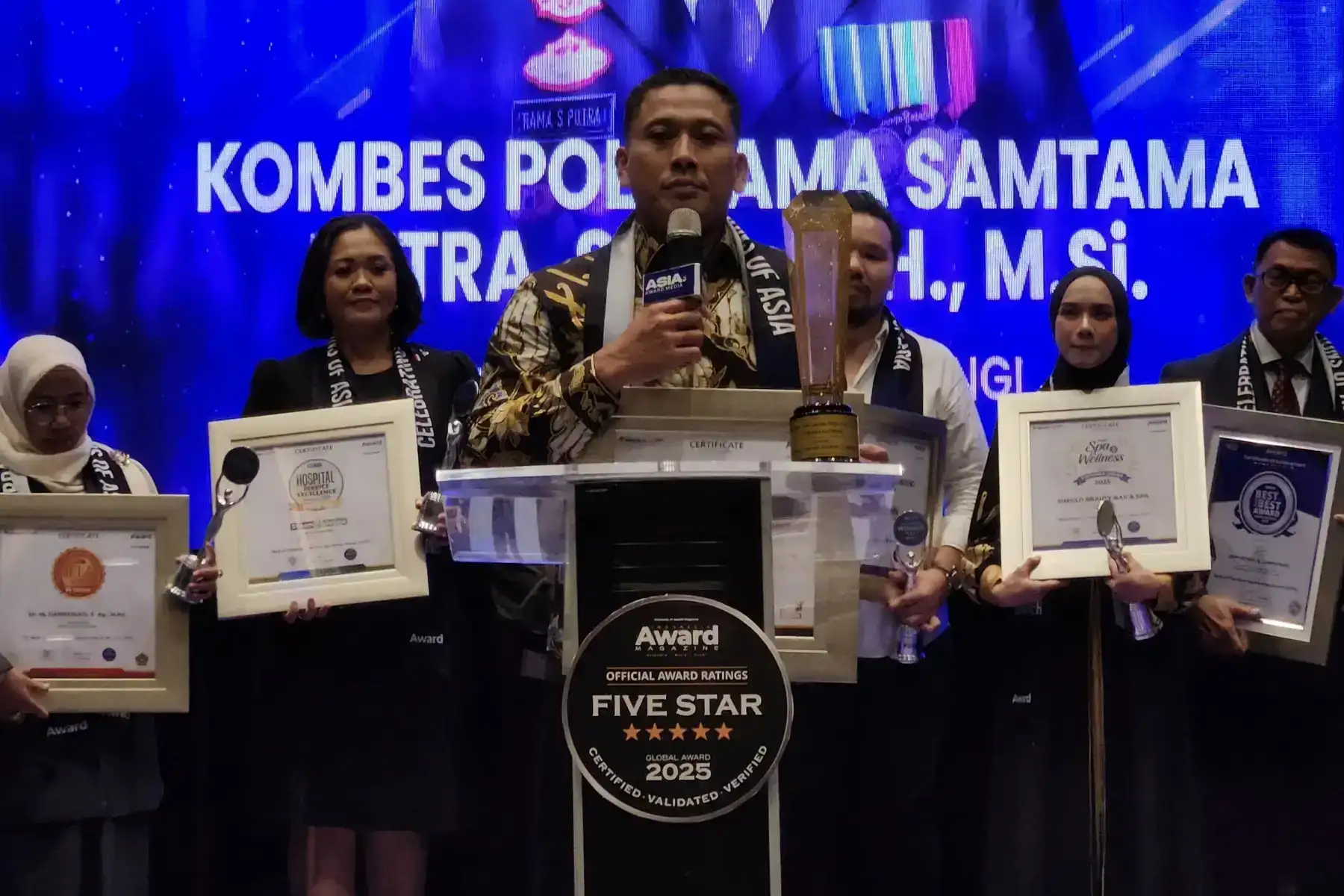 Foto Kapolresta Banyuwangi Raih Penghargaan “Inspiring Professional & Leadership Award 2025