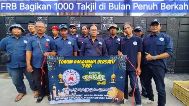 Foto Aksi FRB di Bulan Suci Ramadhan Penuh Berkah Bagi-Bagikan Ratusan Takjil 